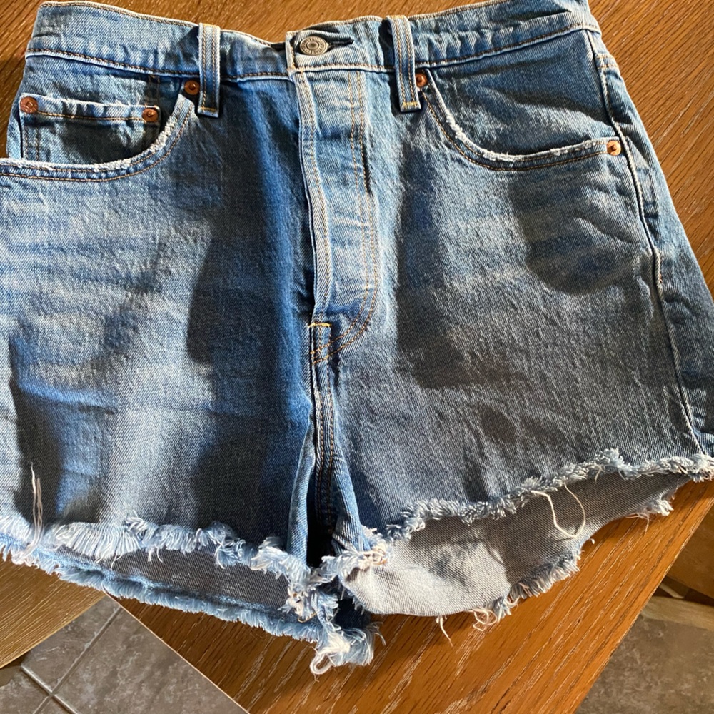 High waisted, Levi stratus cut off shorts